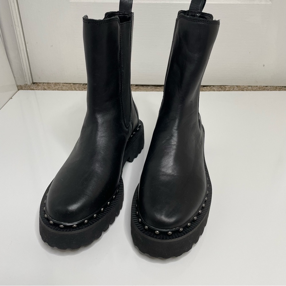 Vince Camuto Meendey Lug Sole Chelsea Black Leather Boot 9.5